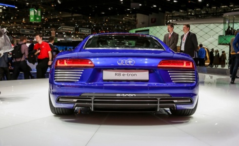 Audi R8 e-tron spate