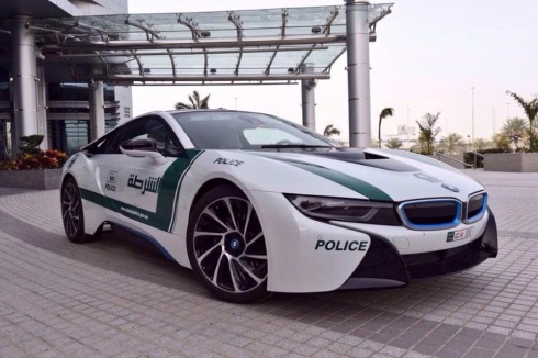 BMW i8 Dubai Police fata