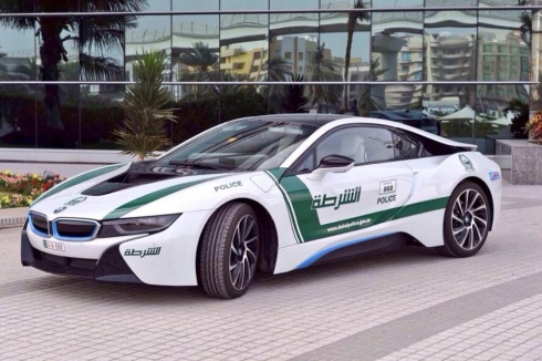 BMW i8 Dubai Police fata 3